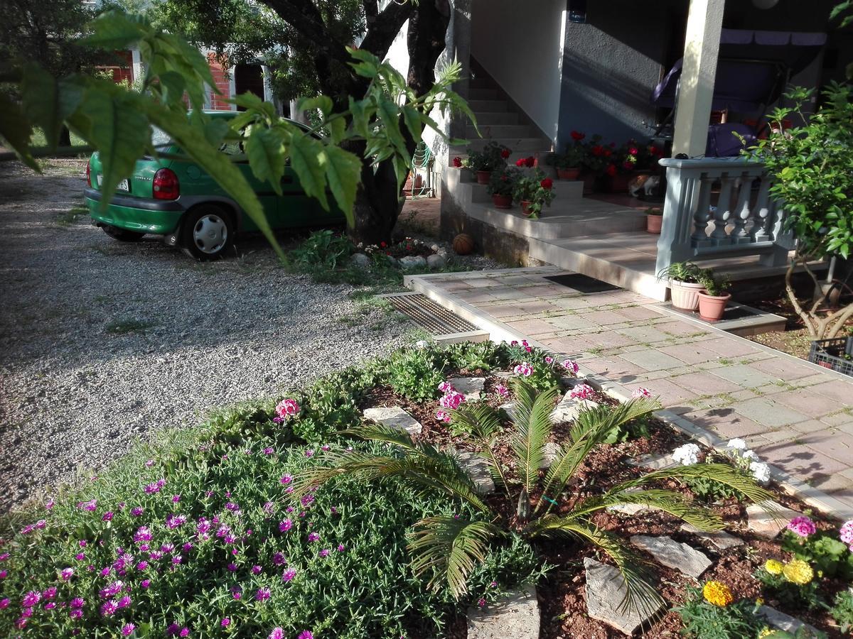 Apartman Bojana Apartment Starigrad Paklenica Bagian luar foto