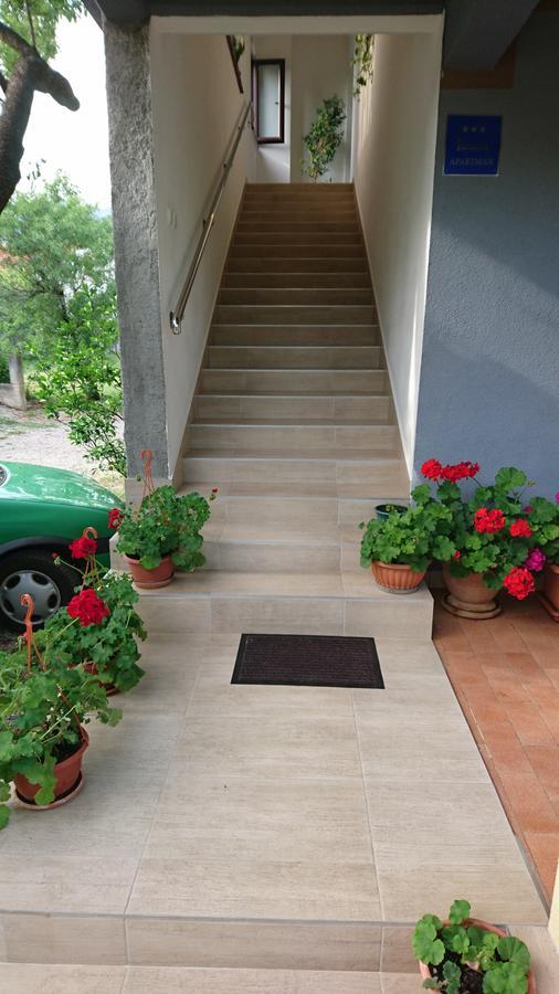 Apartman Bojana Apartment Starigrad Paklenica Bagian luar foto