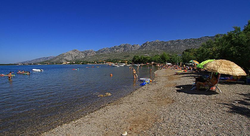 Apartman Bojana Apartment Starigrad Paklenica Bagian luar foto